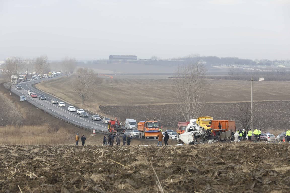 foto accident grav în județul iaşi pe dn28 - şapte oameni au murit (update)