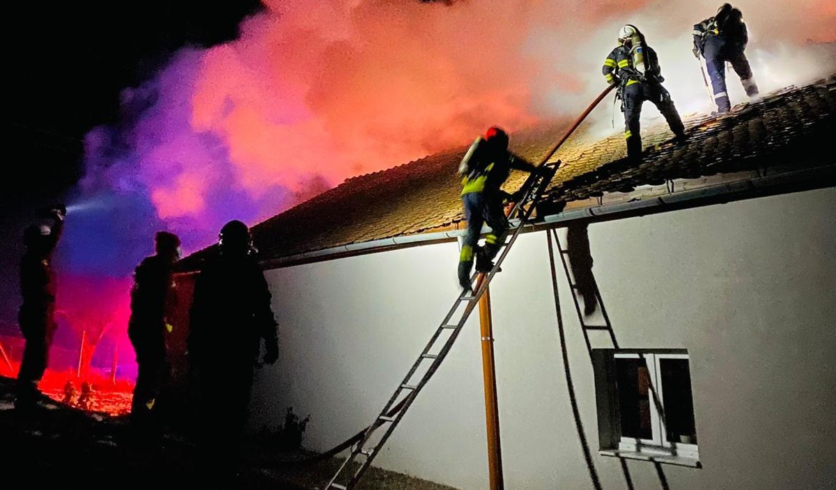 incendiu la o societate comercială în apropiere de mândra