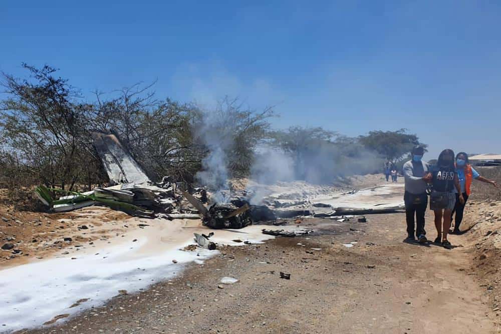 foto avion cu turiști prăbușit - toți pasagerii au murit