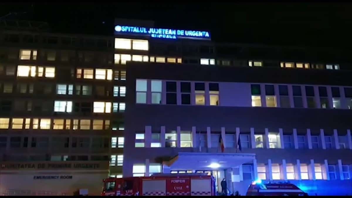 video incendiu la spitalul judeţean suceava - 329 de pacienţi evacuaţi, dintre care 103 copii