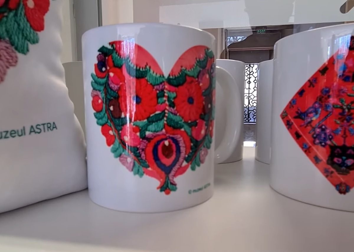 video îndrăgostiţii din sibiu pot cumpăra "cănile de dragobete" de la muzeul astra