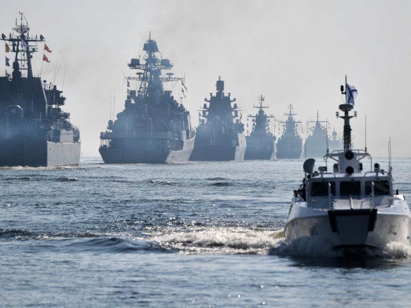 navele comerciale ruseşti nu mai ancorează în marea azov- porturile de la marea neagră rămân deschise
