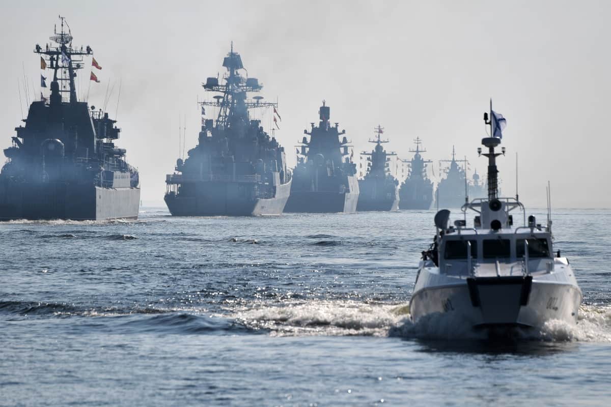 navele comerciale ruseşti nu mai ancorează în marea azov- porturile de la marea neagră rămân deschise