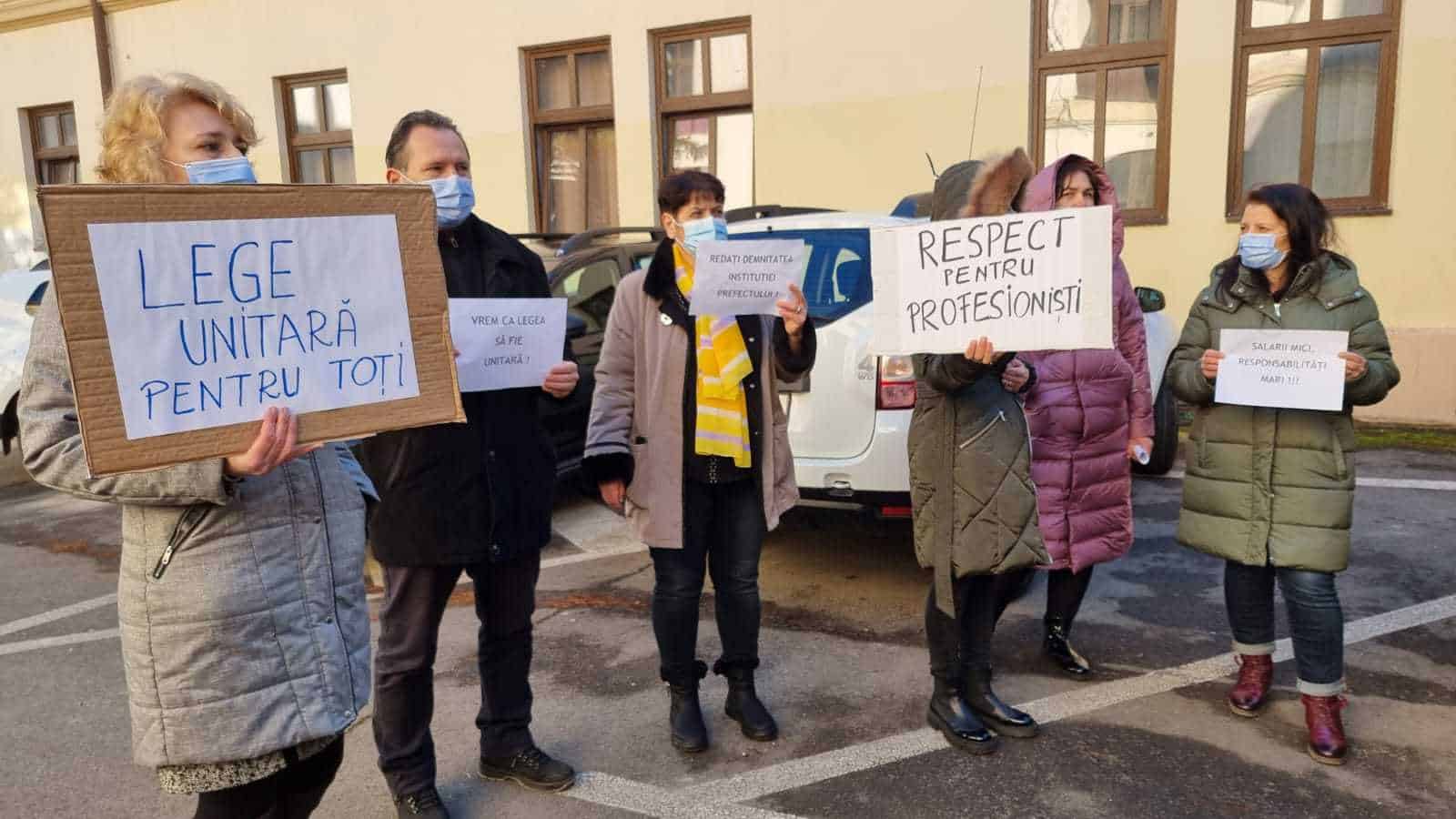 VIDEO FOTO Grevă de avertisment la Prefectura Sibiu – ”Dorim modificarea legii salarizării”