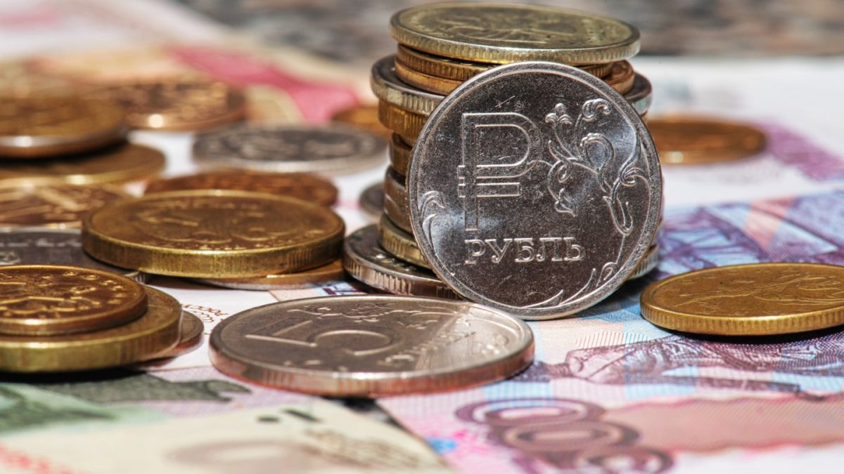 rubla rusească a scăzut cu 30 la sută