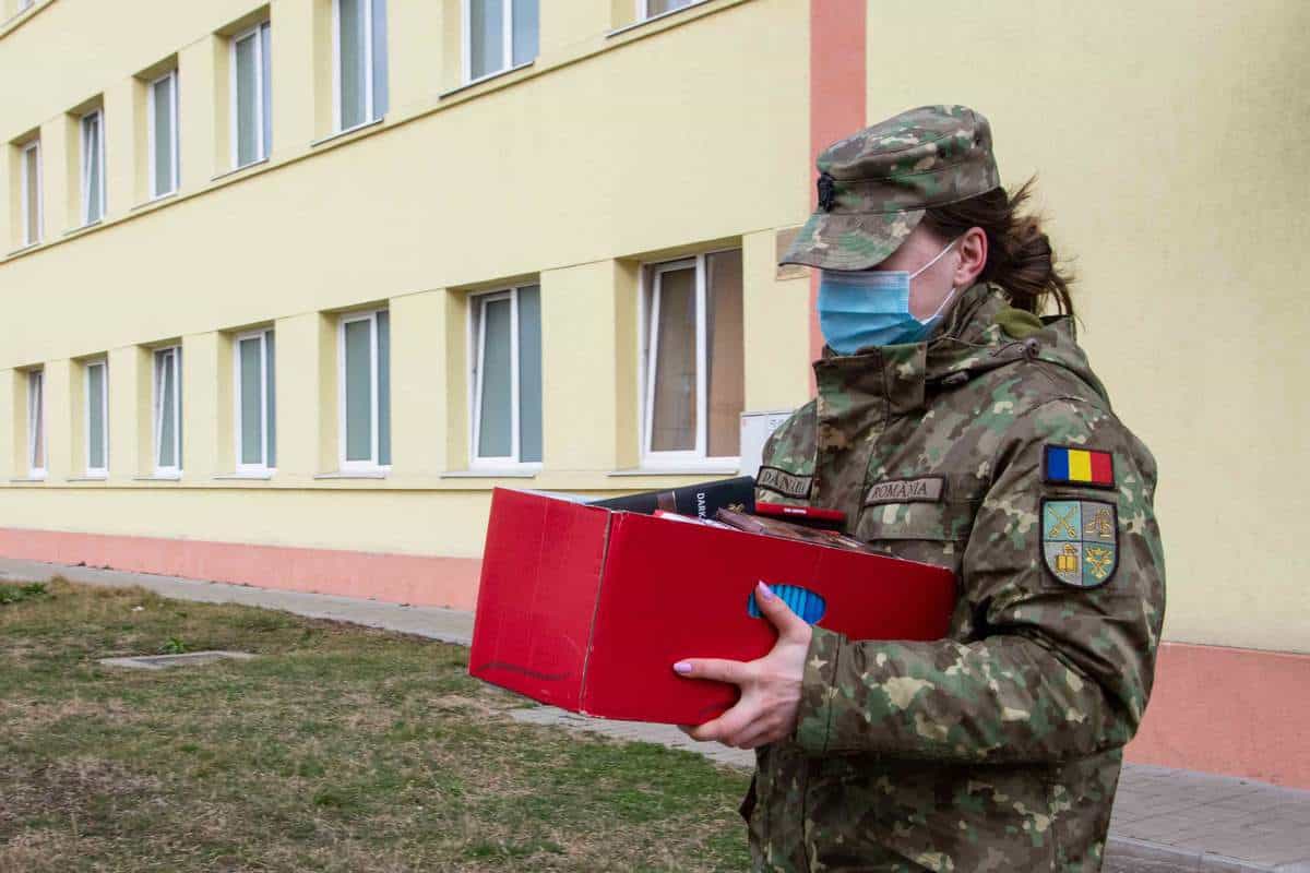 foto militarii sibieni au făcut donaţii pentru refugiaţii din ucraina