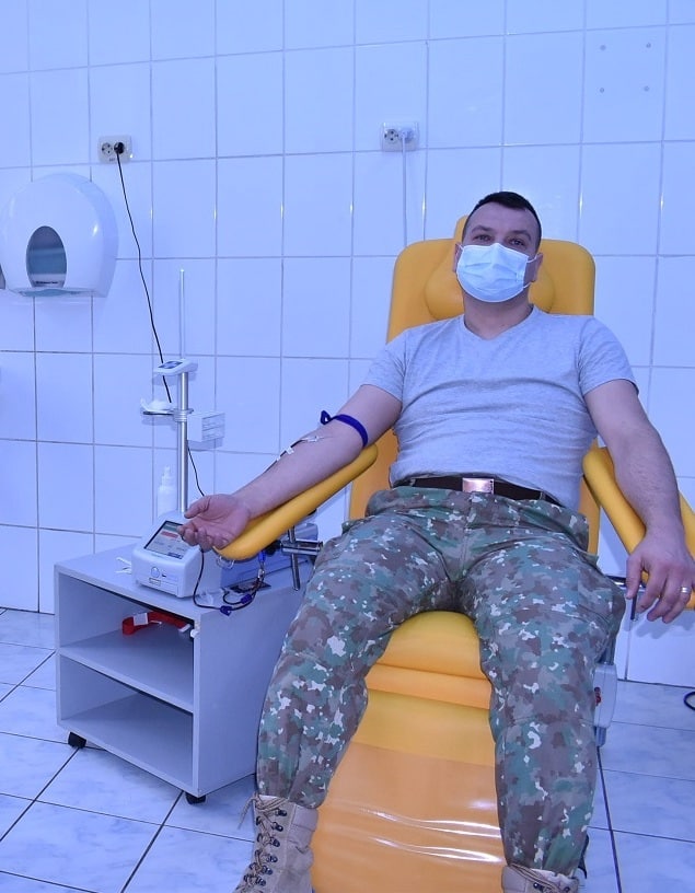 foto cadrele medicale de la spitalul militar sibiu au donat sânge şi au adunat alimente pentru refugiaţii din ucraina