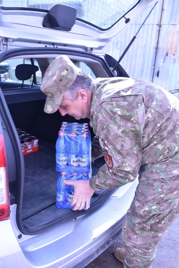 foto cadrele medicale de la spitalul militar sibiu au donat sânge şi au adunat alimente pentru refugiaţii din ucraina