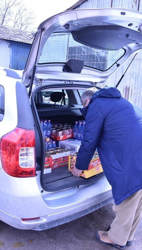 foto cadrele medicale de la spitalul militar sibiu au donat sânge şi au adunat alimente pentru refugiaţii din ucraina