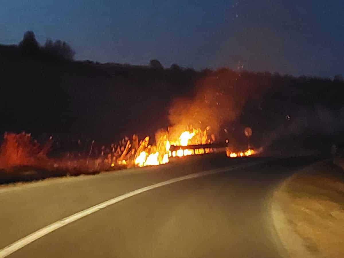 sibiul fumegă din cauza miriștilor incendiate - pompierii sunt epuizați, primarii spun că amenzile nu mai rezolvă nimic