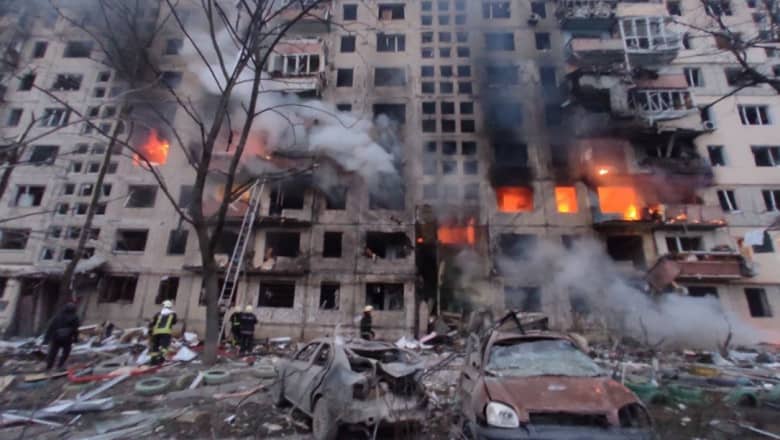 clădire cu nouă etaje prăbuşită în zona kiev, în urma unui atac rusesc - două persoane au murit