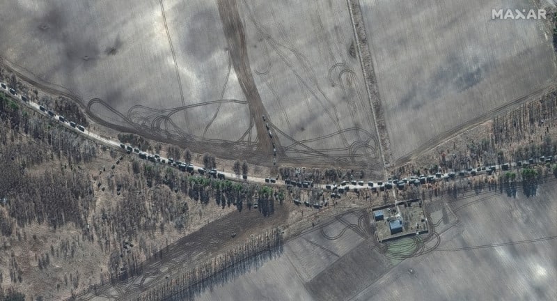 a şasea zi de război în ucraina - o coloană uriaşă cu blindate se îndreaptă spre kiev