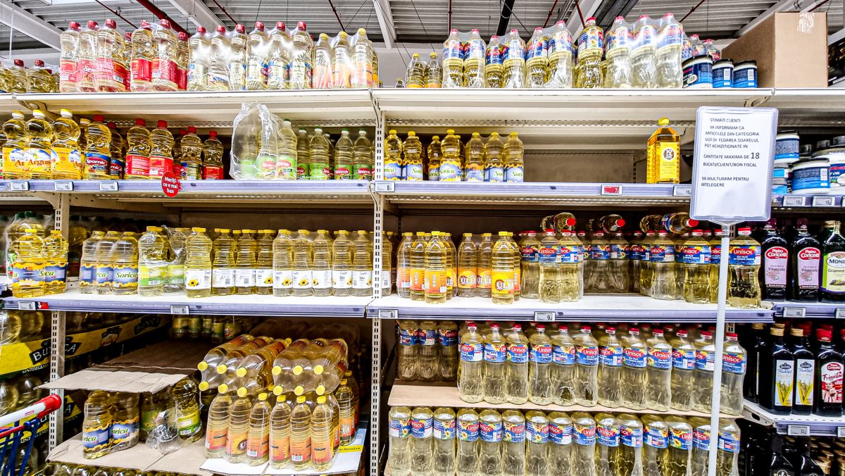 uleiul este cel mai căutat produs pe monitorul preţurilor - șase din zece români îl caută
