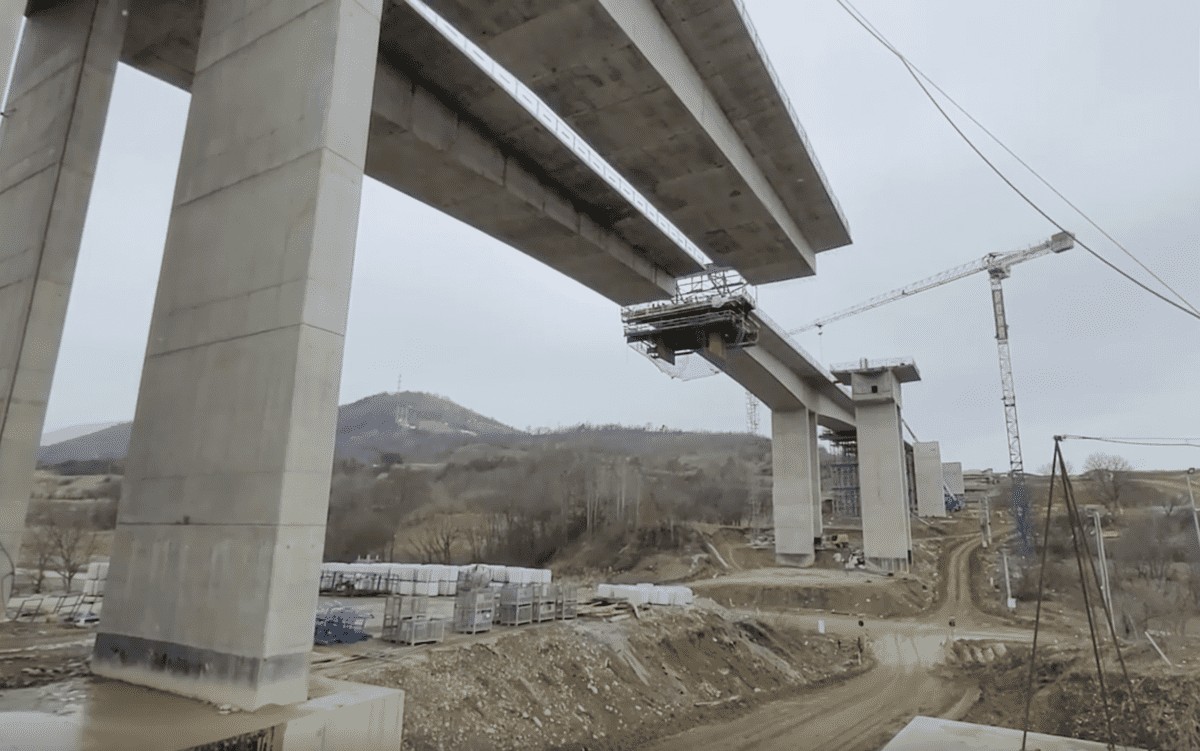 VIDEO: Stadiul lucrărilor la autostrada Sibiu - Boița. „În luna aprilie finalizăm calea unu”