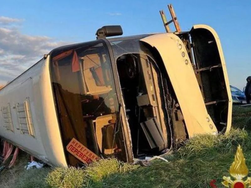 un autobuz cu 50 de ucraineni refugiați s-a răsturant în italia - o persoană a murit