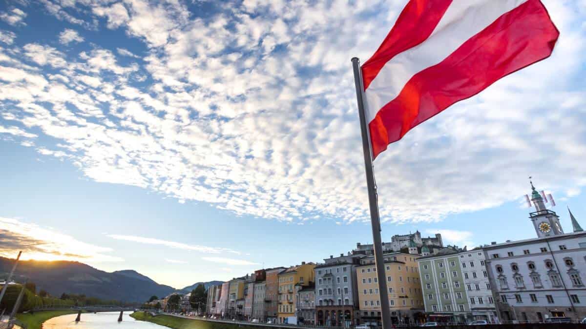 românii din austria protestează duminică în fața cancelariei lui karl nehammer