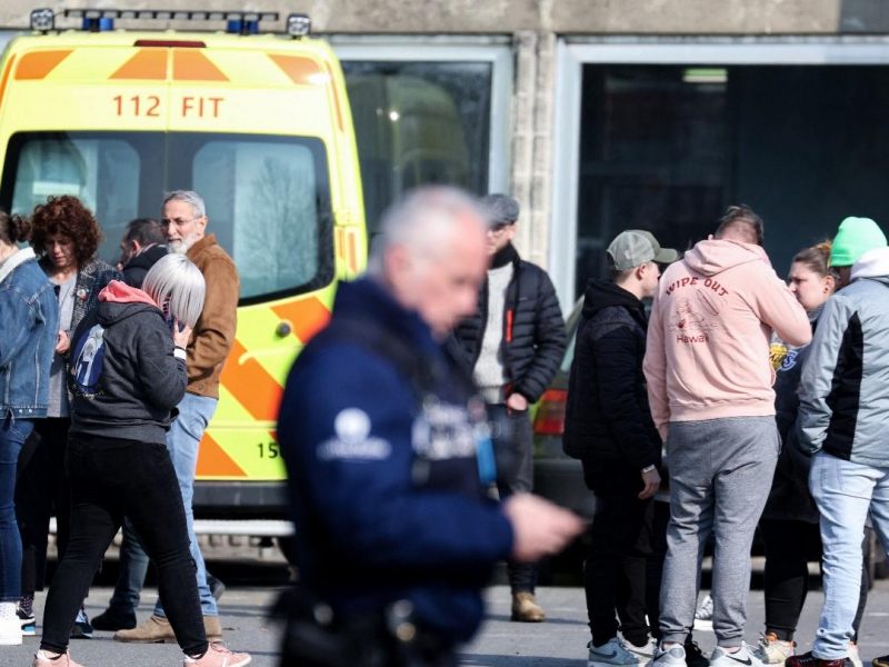 patru morți după ce o mașină a intrat într-o mulțime la un carnaval în belgia