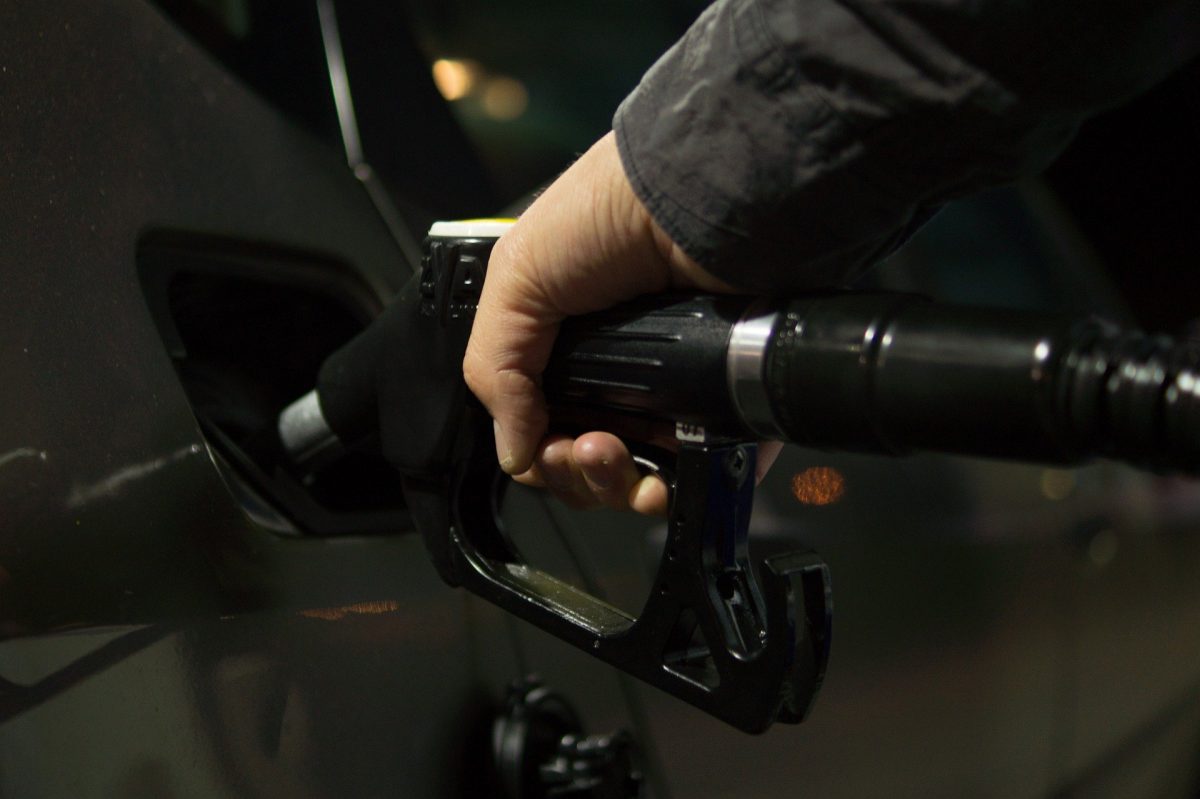 scad prețurile la carburanți - motorina și benzina mai ieftină cu 10 bani