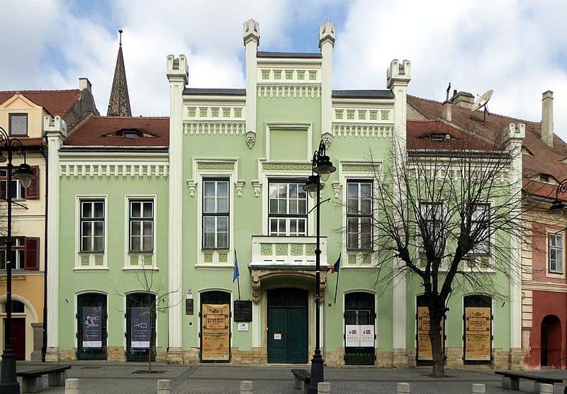 casa hermes din piața mică se vinde cu aproape 1,5 milioane de euro - se amenajează un centru cinematografic