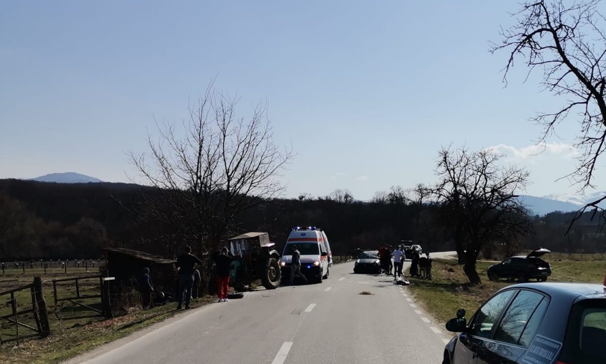 Accident cu două victime în Cisnădioara - Un șofer aflat în depășire a lovit un tractor 