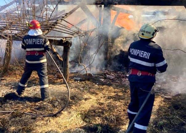 patru incendii de vegetație în ultimele ore - ștrandul din mediaș, în pericol să ardă