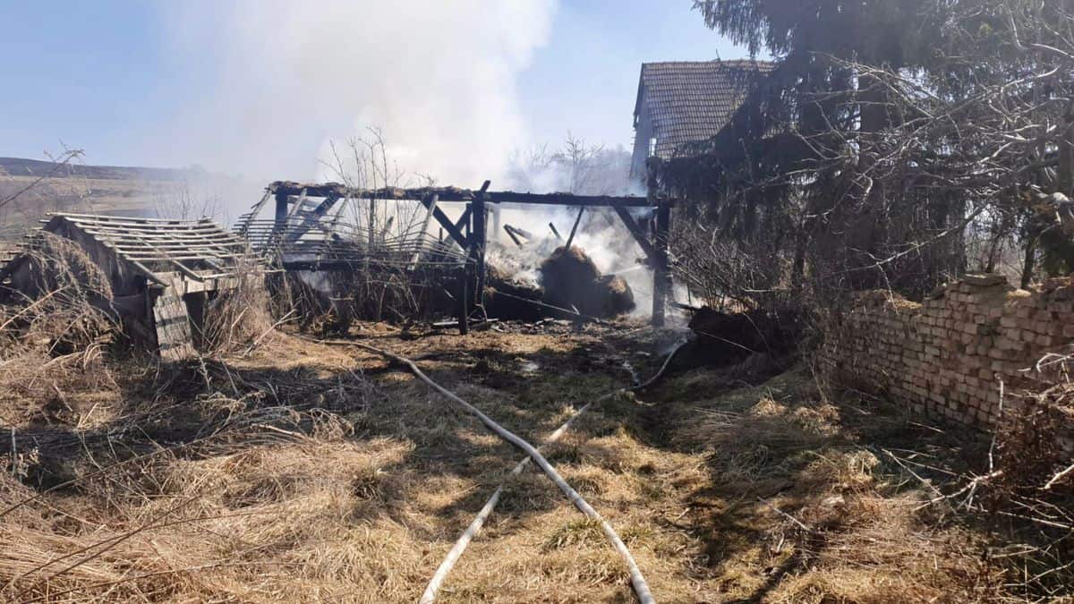 patru incendii de vegetație în ultimele ore - ștrandul din mediaș, în pericol să ardă