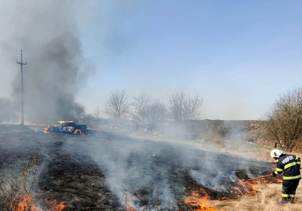 sibiul fumegă din cauza miriștilor incendiate - pompierii sunt epuizați, primarii spun că amenzile nu mai rezolvă nimic