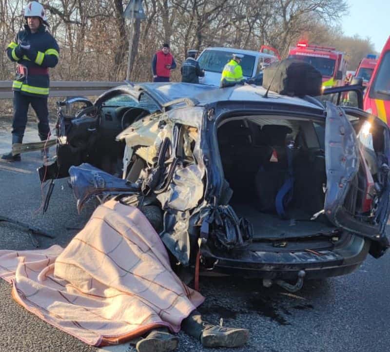 FOTO Accidentul cu un mort de la Slimnic - Șoferul vinovat a derapat