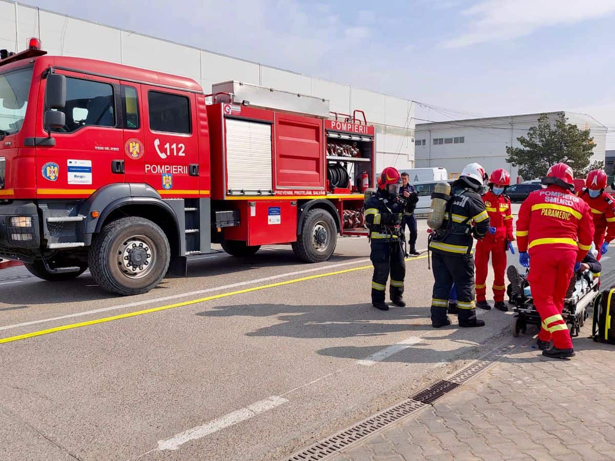 exercițiu pe strada ștefan cel mare din sibiu - este simulat un incendiu pe o platformă industrială
