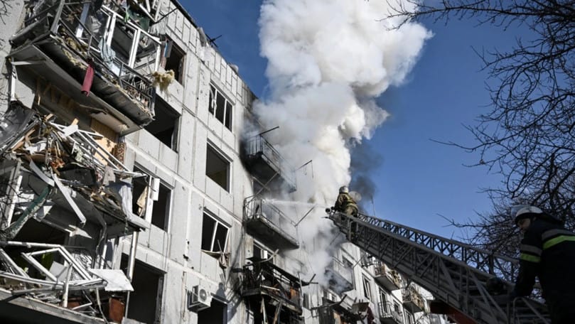 ruşii distrug tot în calea lor - peste 200 de şcoli, peste 30 de spitale şi 1.500 de clădiri rezidențiale bombardate