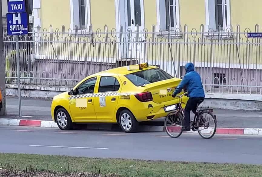 Pistele de biciclete blocate de șoferi - Zeci de sibieni au fost sancționați