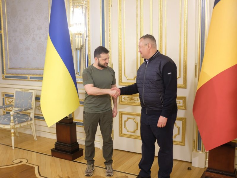 nicolae ciucă l-a asigurat pe zelenski că românia sprijină eforturile de a opri invazia rusă în ucraina