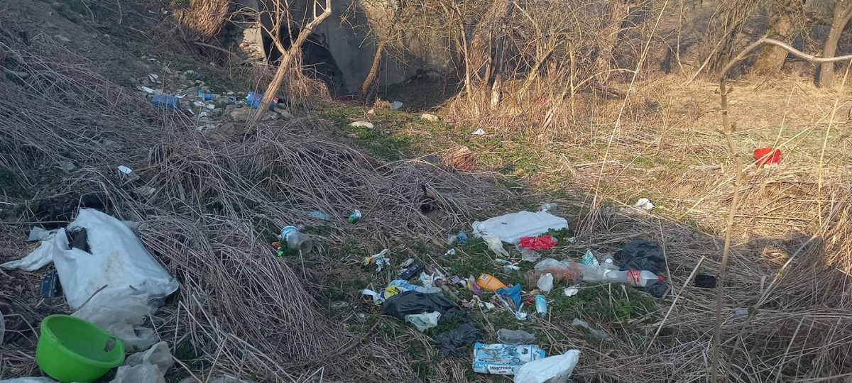 două femei au fost amendate de primăria avrig după ce au aruncat gunoiul într-un loc nepermis
