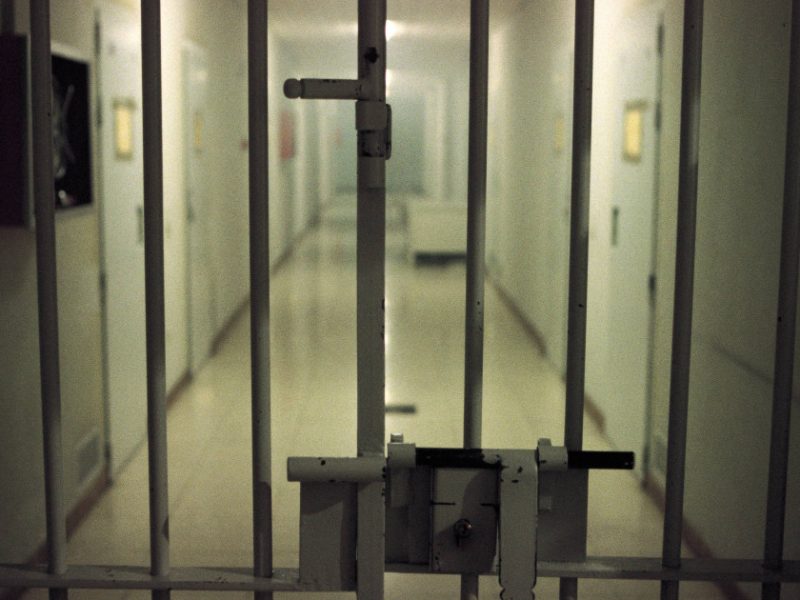 sinucidere la penitenciarul arad - un angajat s-a împuscat cu arma din dotare