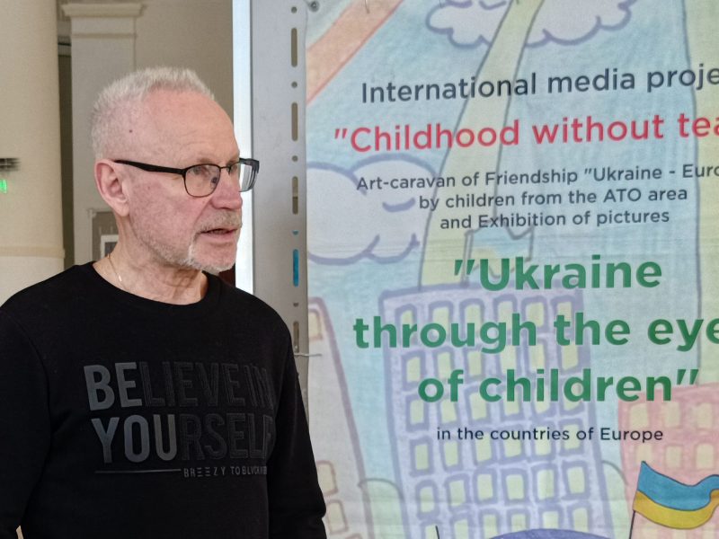 video prima expoziție a artistului ucrainean stanislav lypovskyi la sibiu - "desenele au fost adunate chiar în preajma evacuării din ucraina"