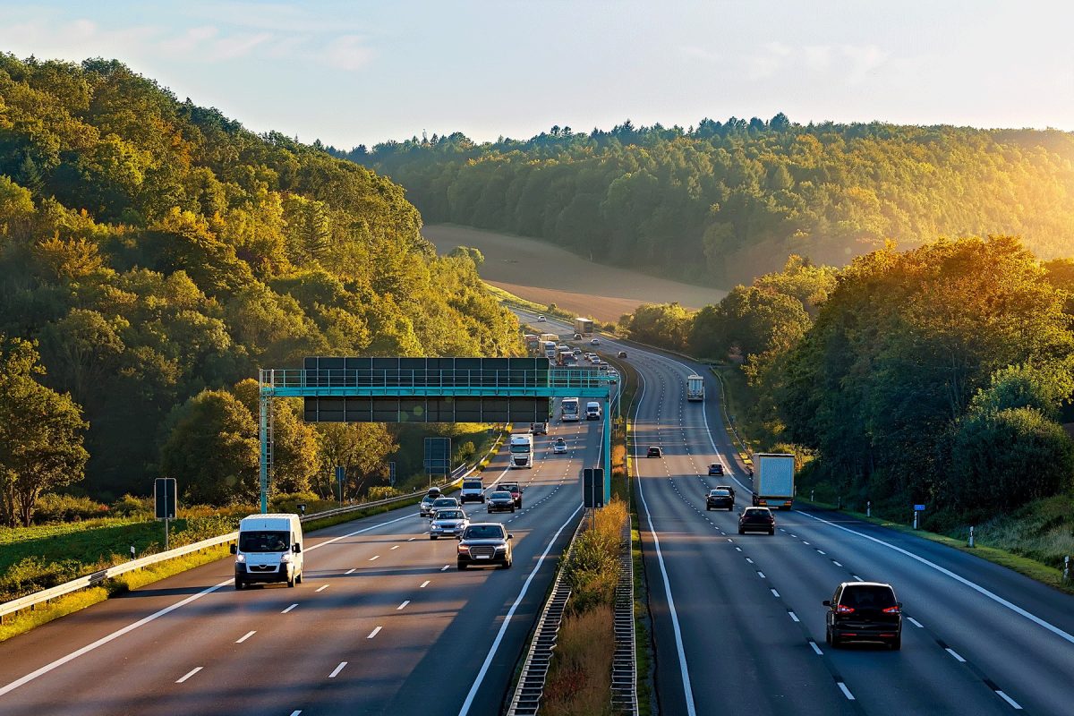 important pentru șoferi - limite noi de viteză pe drumurile din românia