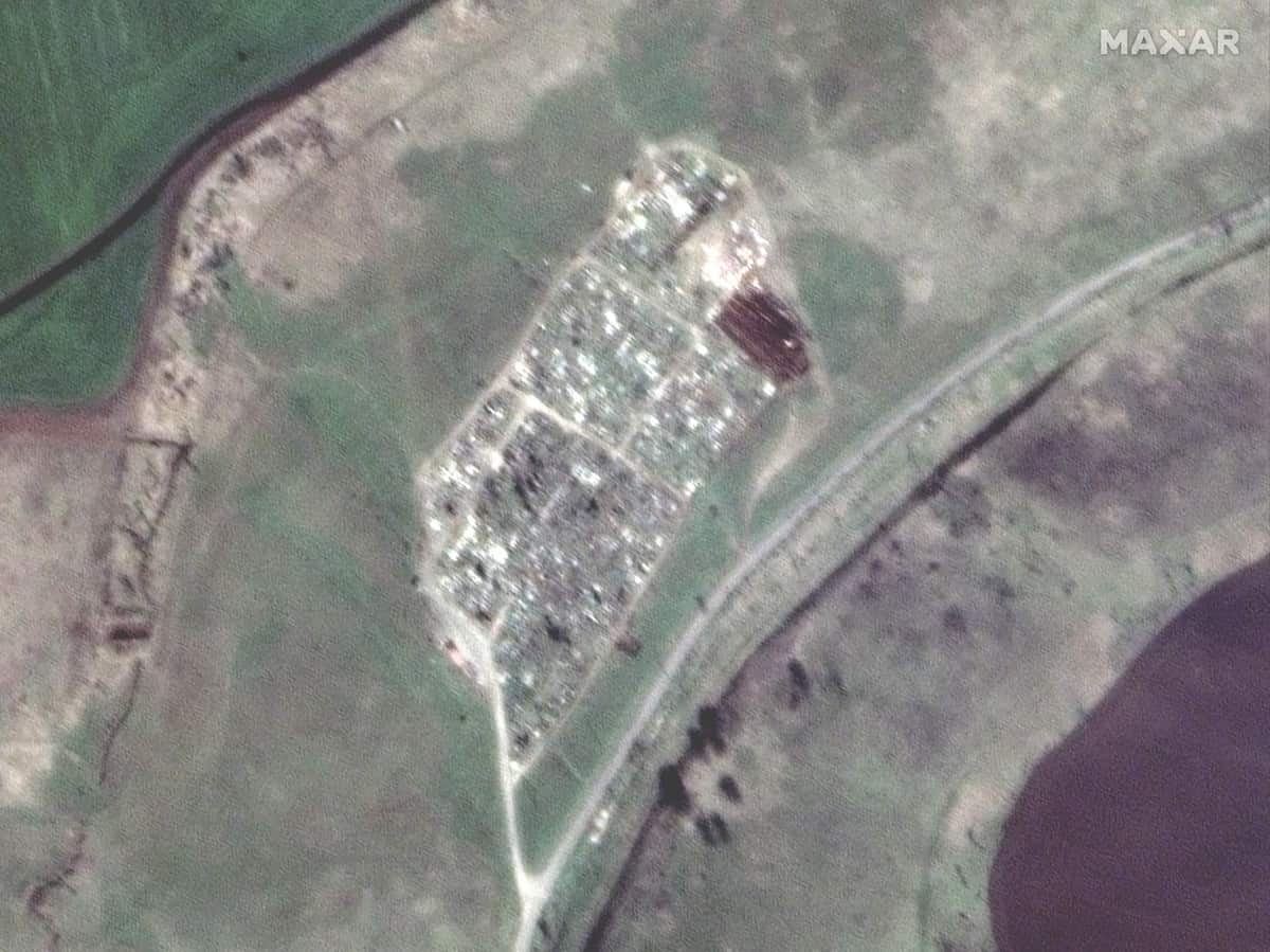 foto noi imagini din satelit cu gropi comune pentru morţii din mariupol