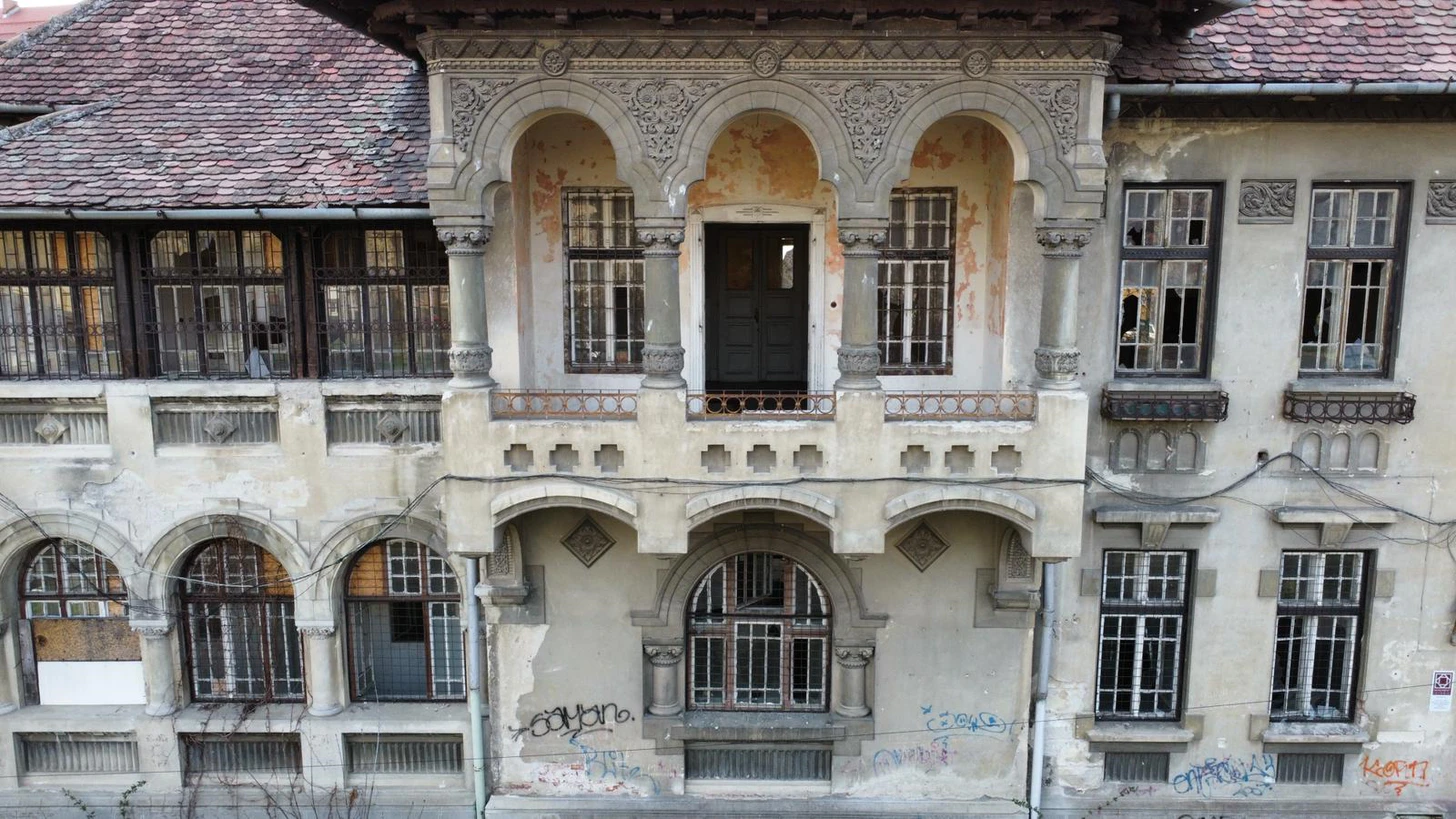 frumoasele clădiri părăsite ale sibiului - adevărate opere de artă arhitectonică lăsate în paragină