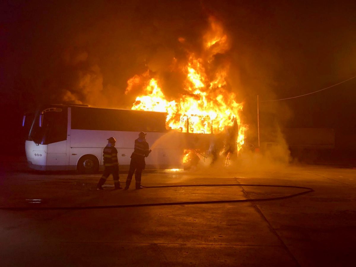 foto: autocar în flăcări la mediaș