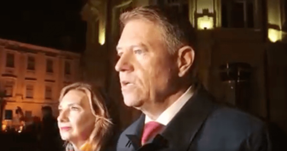 VIDEO: Klaus Iohannis, la slujba de Înviere în Sibiu - „Vă doresc tuturor pace”