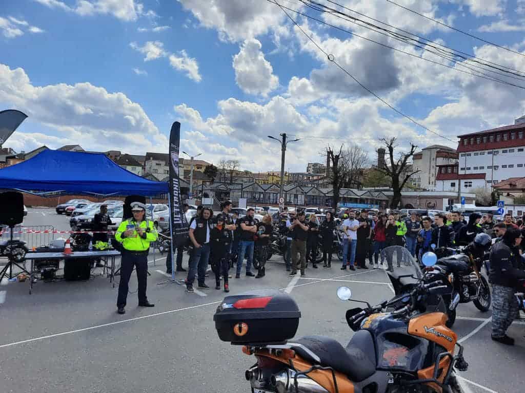 Sute de motocicliști au dat start sezonului moto la Sibiu - Marș prin oraș și activități de prevenire a accidentelor