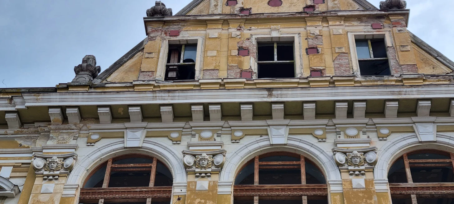 frumoasele clădiri părăsite ale sibiului - adevărate opere de artă arhitectonică lăsate în paragină