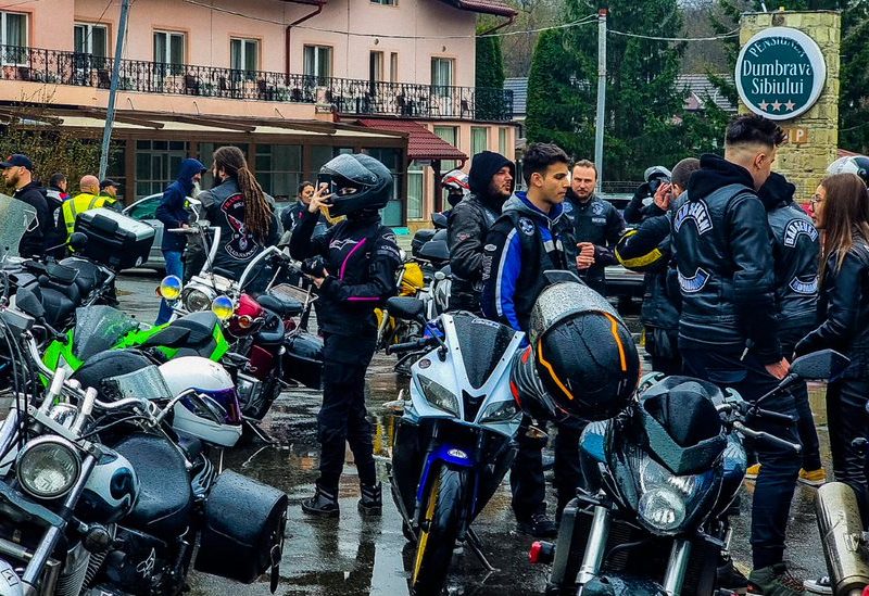 video peste 50 de motocicliști au dat startul sezonului moto, la sibiu