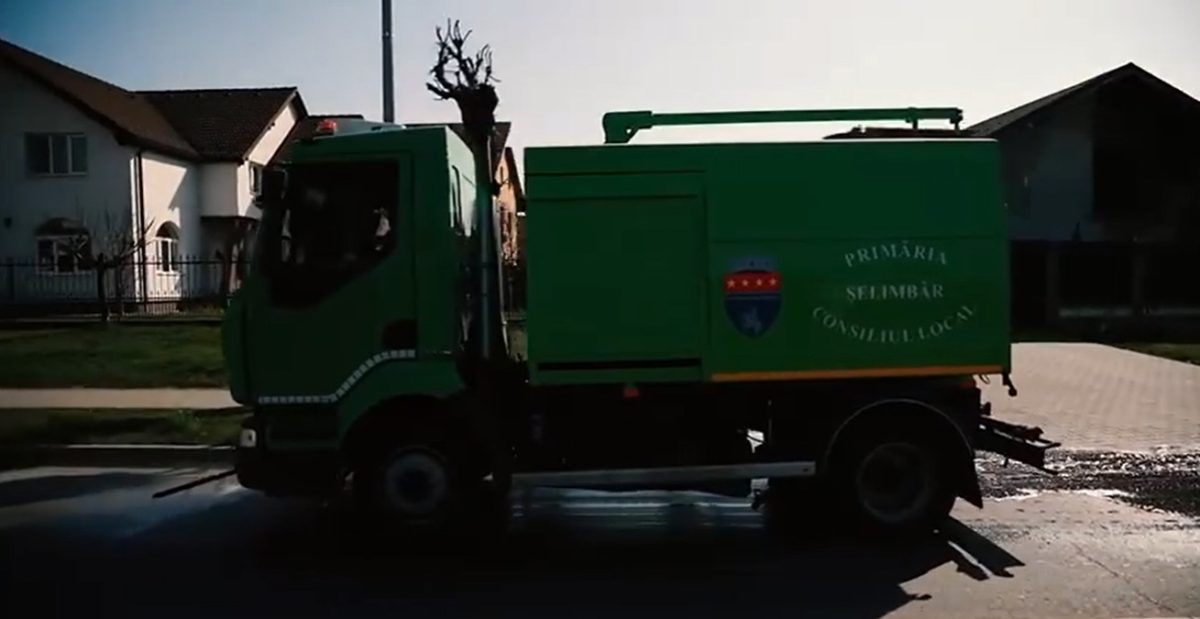 video primăria șelimbăr a cumpărat un utilaj pentru spălarea și curățarea străzilor - a costat 28.000 de euro
