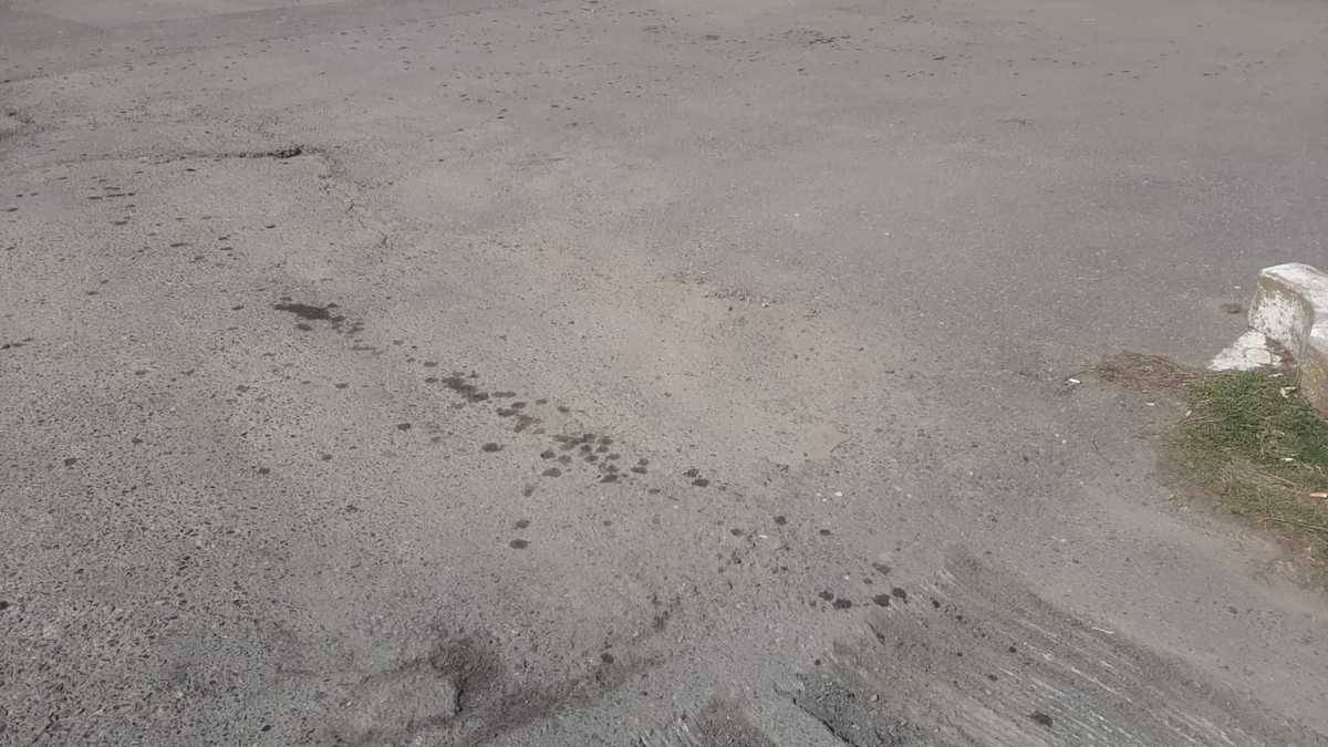 foto: dâre de ulei pe asfalt în cisnădie - un sibian a făcut plângere la garda de mediu - „un cetățean oarecare ar fi încasat amendă”