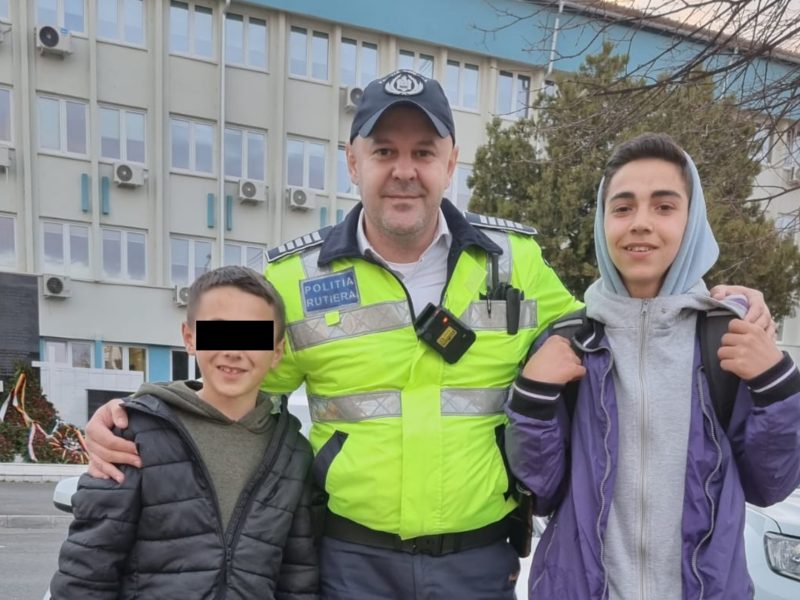 copilul dispărut, găsit de polițistul cool din sibiu - prietenii băiatului l-au sunat pe teacă pe facebook