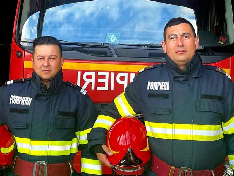 doi pompieri sibieni au salvat viața unor victime într-un accident grav - alexandru și răzvan se întorceau acasă după o misiune în vama siret