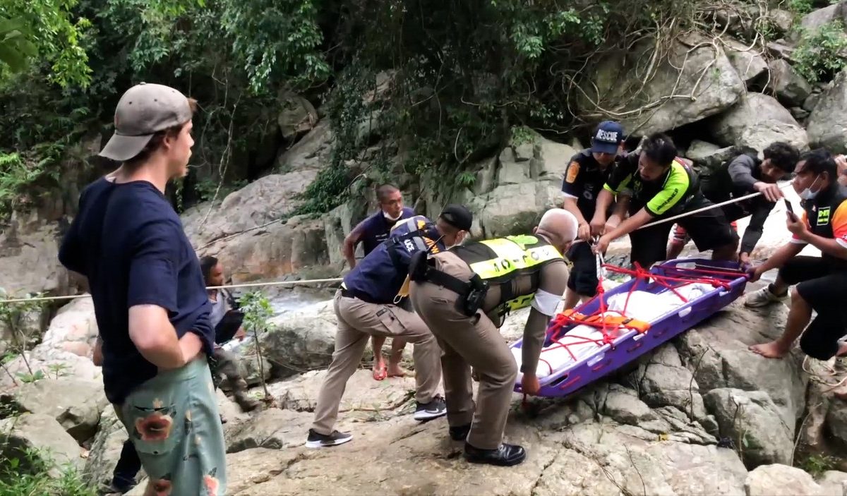 foto o româncă a murit în timp ce îşi făcea un selfie la o cascadă din thailanda