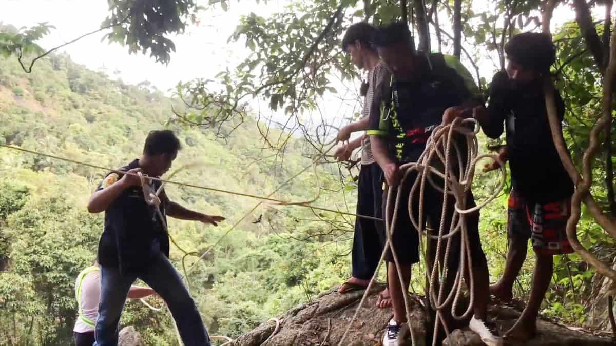 foto o româncă a murit în timp ce îşi făcea un selfie la o cascadă din thailanda