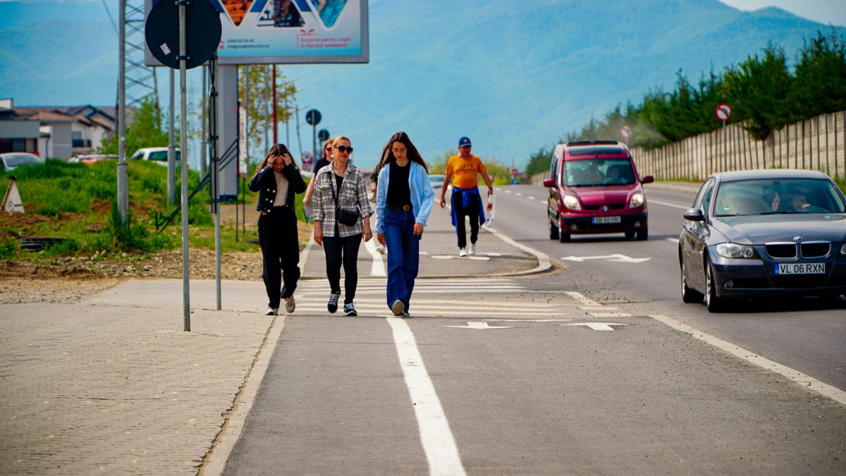 video foto- probleme la modernizările de pe calea cisnădiei - realitatea bate proiectul - trotuarul e mai îngust